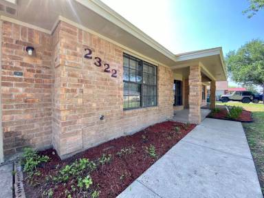 Main picture of 2322 Hackberry St