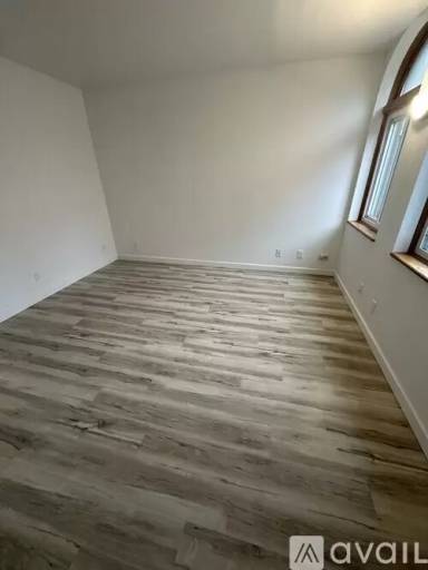 Main picture of 806 Maple Ave