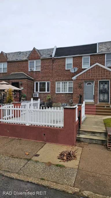 Main picture of 8609 Bayard St