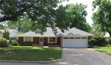 Main picture of 1438 Peter Pan St