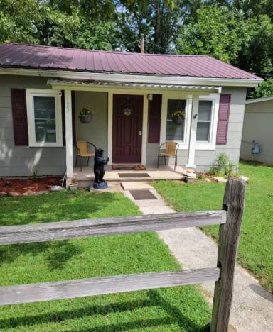 Main picture of 123 N Mapleton Dr