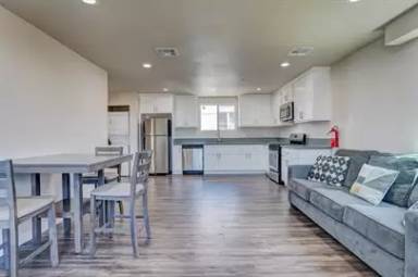 Main picture of 3578 S Budlong Ave