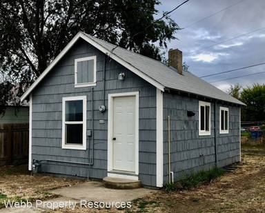 Main picture of 448 SW Birch Pl