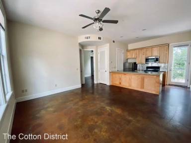 Main picture of 515 University Dr