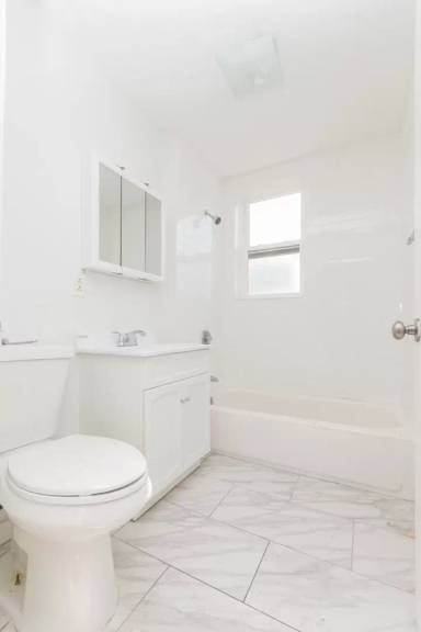 Main picture of 374 Washington St