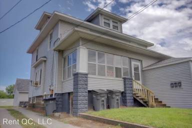 Main picture of 109 2nd Ave W