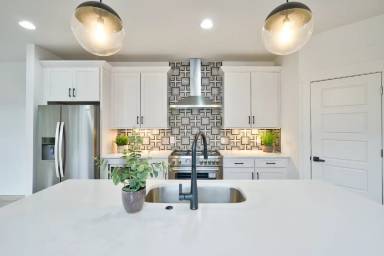 Main picture of 2168 Rock City St
