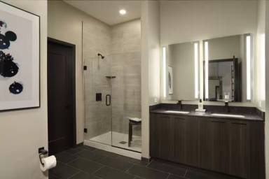 Main picture of 1045 W Randolph St