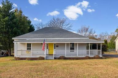 Main picture of 512 Banks St