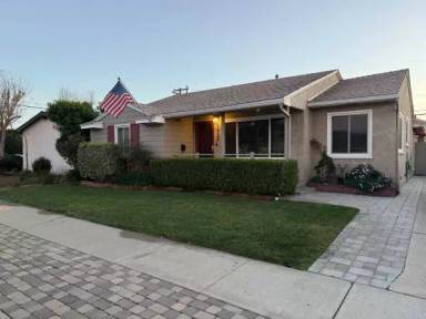 Main picture of 5535 Forbes Ave
