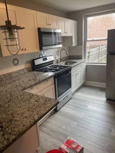 Main picture of 2506 E Madison St