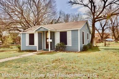 Main picture of 402 E Akard St