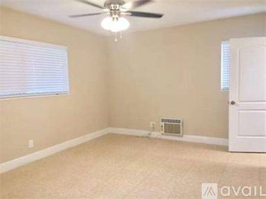 Main picture of 2255 NE 51st St