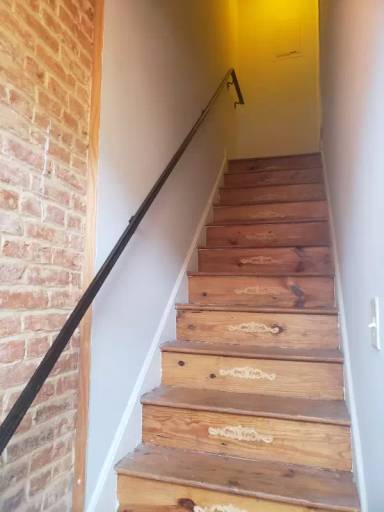 Main picture of 21 E Montgomery St
