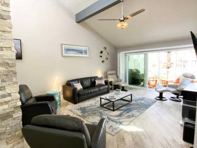 Main picture of 98 Kingston Ct W