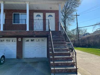 Main picture of 10 Rockwell Ave