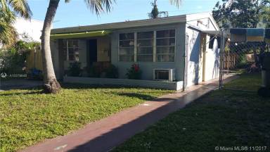 Main picture of 2140 NE 170th St