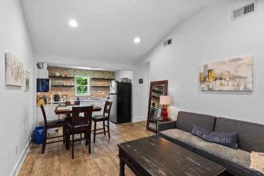 Main picture of 413B Lockland Dr