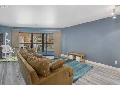 Main picture of 1010-30 NW Naito Pkwy