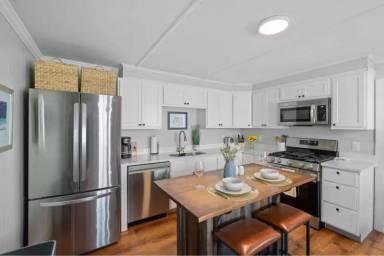 Main picture of 211 Grand Ave