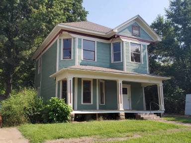 Main picture of 702 Denver St