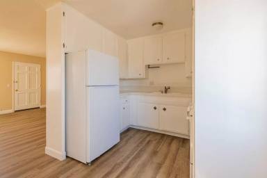 Main picture of 4545 Edgeware Rd