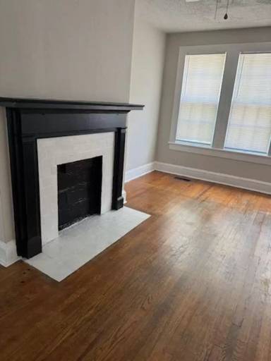 Main picture of 1202 E 2nd St