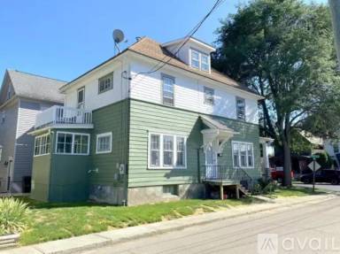 Main picture of 58 Elm St