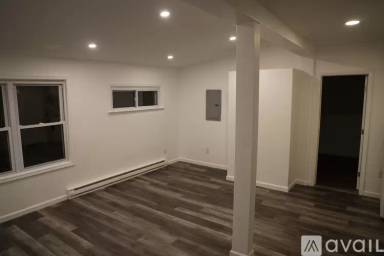 Main picture of 4 W Avon Rd