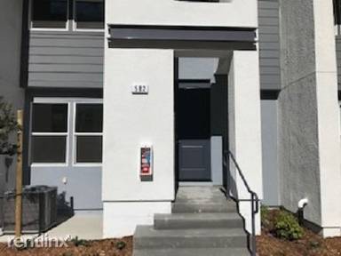 Main picture of 582 Clover Cir