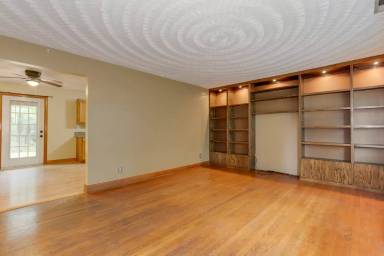 Main picture of 128 Mann Dr