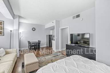 Main picture of 230 E 9th St