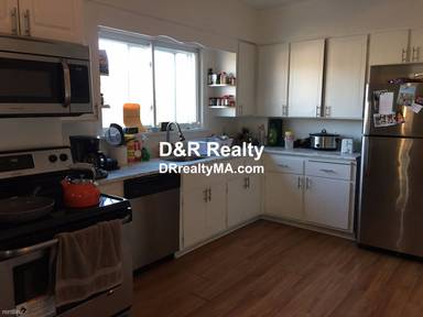 Main picture of 746 Bennington St