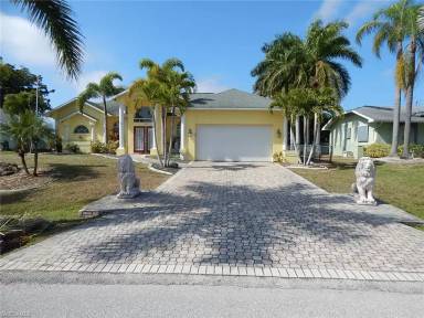Main picture of 2944 SW 5th Pl