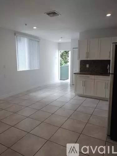 Main picture of 1005 NW 21st Ct