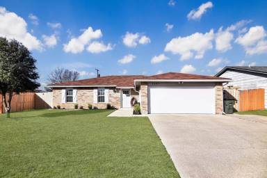 Main picture of 2307 Traverse Dr