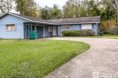 Main picture of 2316 Maxwell Cir