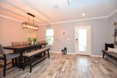 Main picture of 124 Oakleaf Way