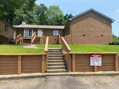 Main picture of 4700 Brockton Dr