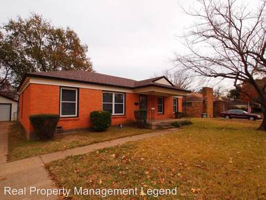 Main picture of 1910 Plymouth Dr N