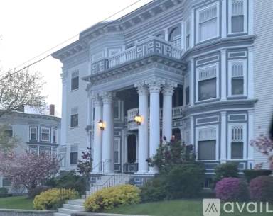 Main picture of 498 Hanover St