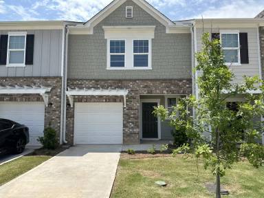 Main picture of 100-84 Swindon Dr