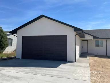 Main picture of 968 S Coral Pl