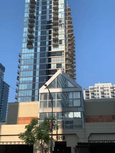 Main picture of 1212 N La Salle Dr Apartments