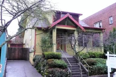 Main picture of 825 SE 32nd Ave