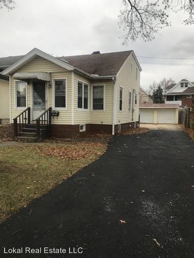 Main picture of 9807 Robinson Ave