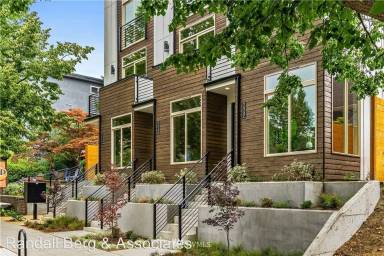 Main picture of 5616 California Ave SW