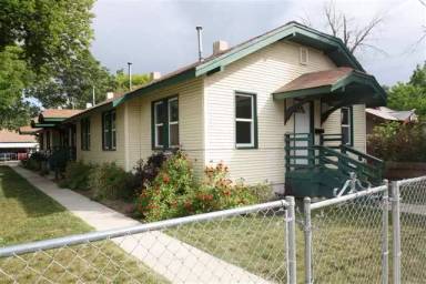 Main picture of 220 15th Ave S