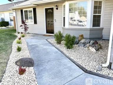 Main picture of 1001 W Loon St