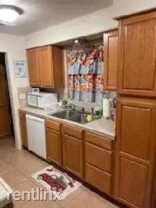 Main picture of 2914 W Yosemite Ave